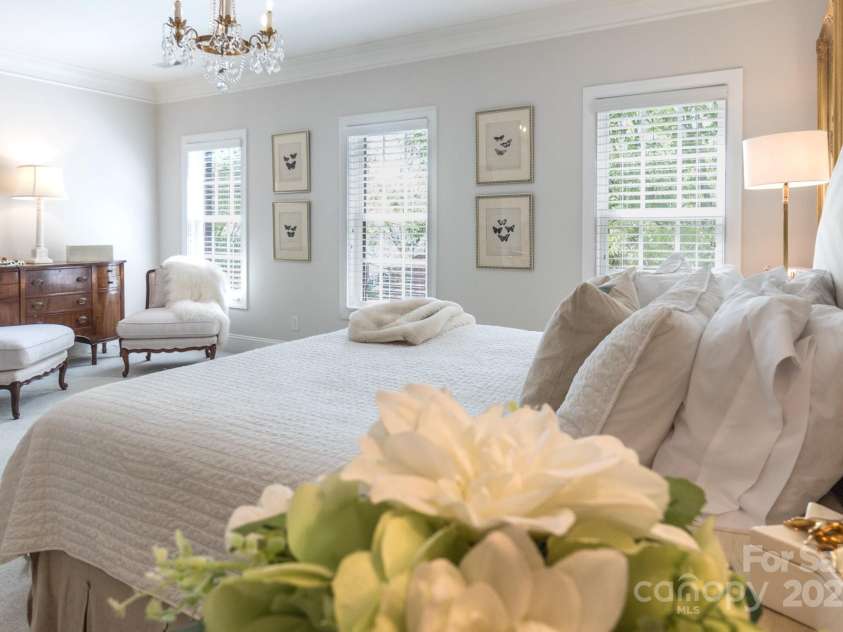 6231 Wakehurst Road, Charlotte, NC 28226.  MLS# CAR4249414, YatesRealty ID 15750. Grand Primary Suite
