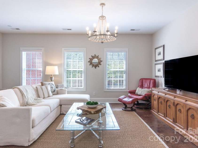 6231 Wakehurst Road, Charlotte, NC 28226.  MLS# CAR4249414, YatesRealty ID 15750. Large Bonus Room