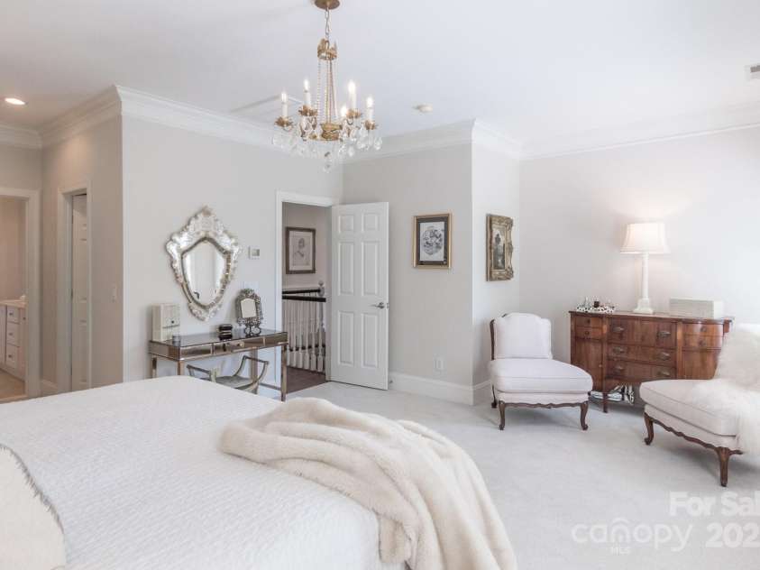 6231 Wakehurst Road, Charlotte, NC 28226.  MLS# CAR4249414, YatesRealty ID 15750. Natural Light galore