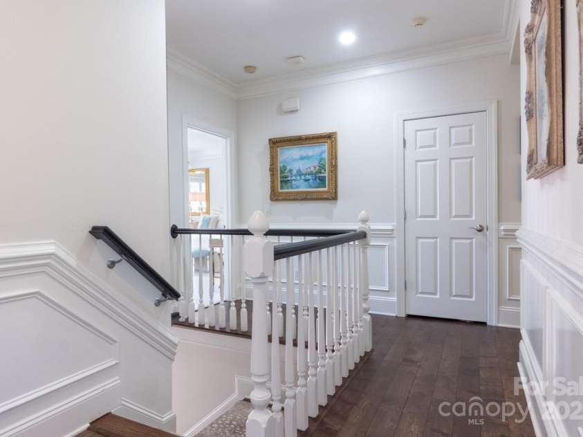 6231 Wakehurst Road, Charlotte, NC 28226.  MLS# CAR4249414, YatesRealty ID 15750. Open airy hallway