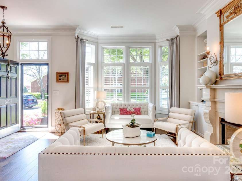 6231 Wakehurst Road, Charlotte, NC 28226.  MLS# CAR4249414, YatesRealty ID 15750. Sunlight everywhere in this end unit
