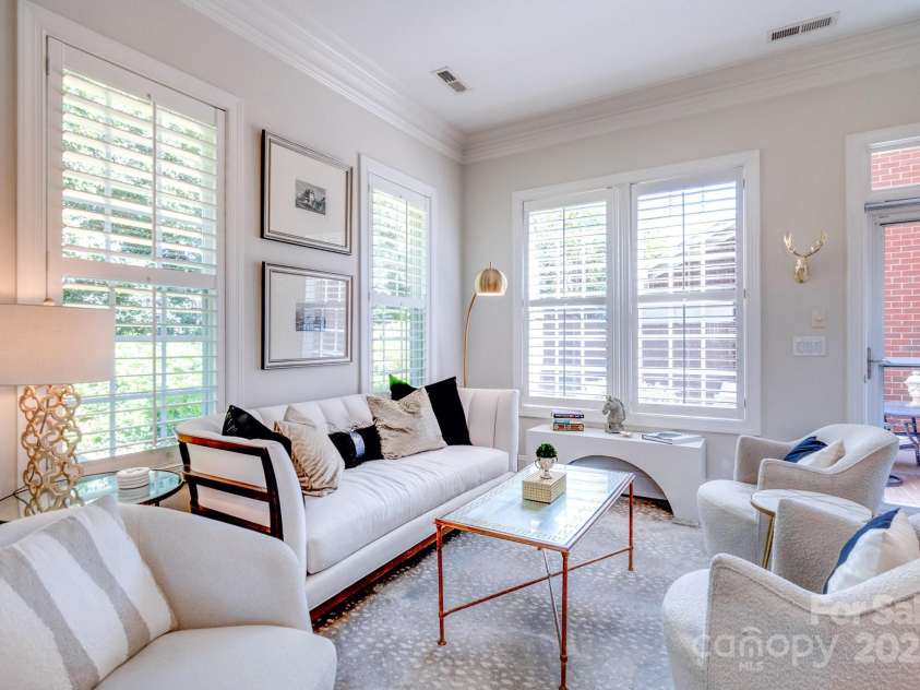 6231 Wakehurst Road, Charlotte, NC 28226.  MLS# CAR4249414, YatesRealty ID 15750. Sunlight galore amongst all the windows