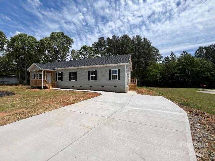 2070 Travis Road, Conover, NC 28613.  MLS# CAR4237924, YatesRealty ID 15752. 