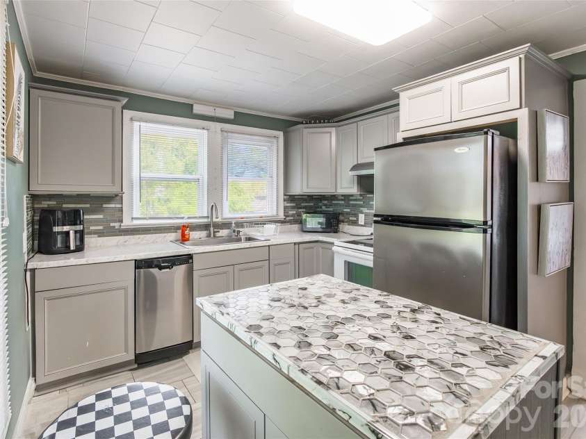 603 Fairview Street, Kannapolis, NC 28083.  MLS# CAR4365384, YatesRealty ID 15752. 