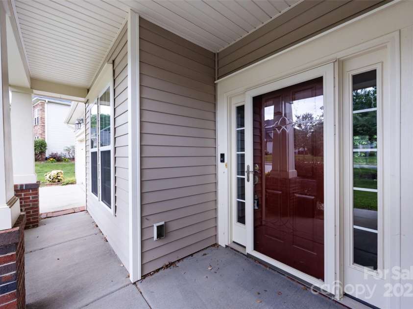 10125 Loch Lomond Drive, Charlotte, NC 28278.  MLS# CAR4241005, YatesRealty ID 15754. 