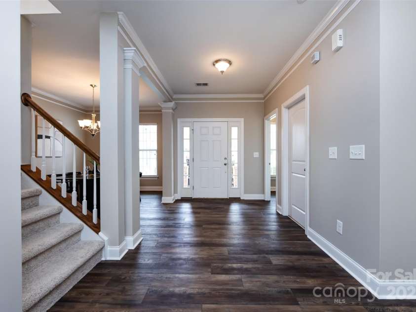 10125 Loch Lomond Drive, Charlotte, NC 28278.  MLS# CAR4241005, YatesRealty ID 15754. 