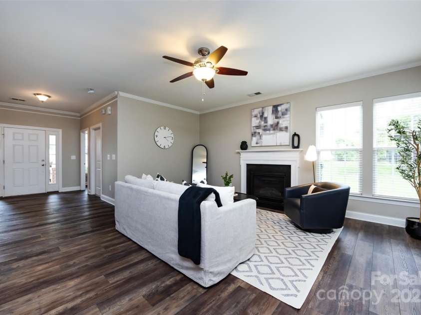 10125 Loch Lomond Drive, Charlotte, NC 28278.  MLS# CAR4241005, YatesRealty ID 15754. 