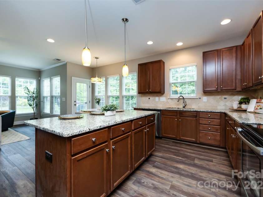 10125 Loch Lomond Drive, Charlotte, NC 28278.  MLS# CAR4241005, YatesRealty ID 15754. 