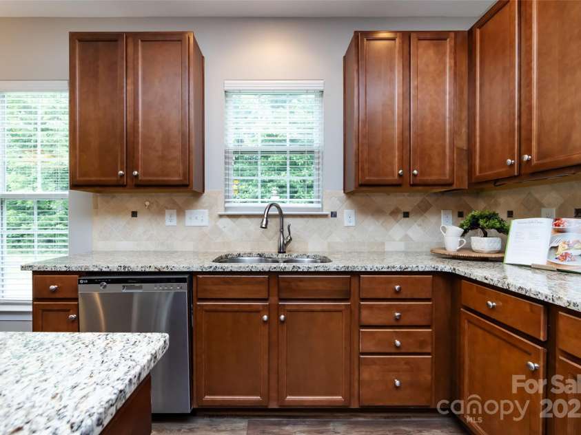 10125 Loch Lomond Drive, Charlotte, NC 28278.  MLS# CAR4241005, YatesRealty ID 15754. 