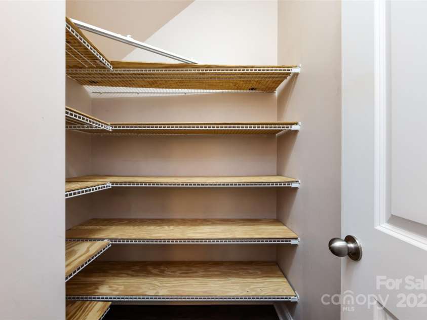 10125 Loch Lomond Drive, Charlotte, NC 28278.  MLS# CAR4241005, YatesRealty ID 15754. 