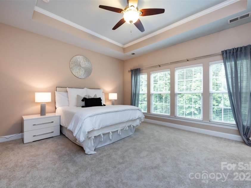 10125 Loch Lomond Drive, Charlotte, NC 28278.  MLS# CAR4241005, YatesRealty ID 15754. 