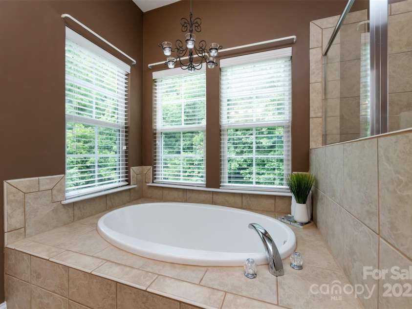 10125 Loch Lomond Drive, Charlotte, NC 28278.  MLS# CAR4241005, YatesRealty ID 15754. 