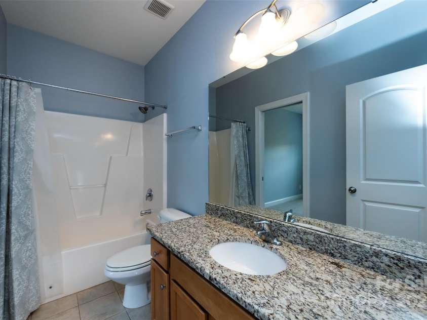 10125 Loch Lomond Drive, Charlotte, NC 28278.  MLS# CAR4241005, YatesRealty ID 15754. 