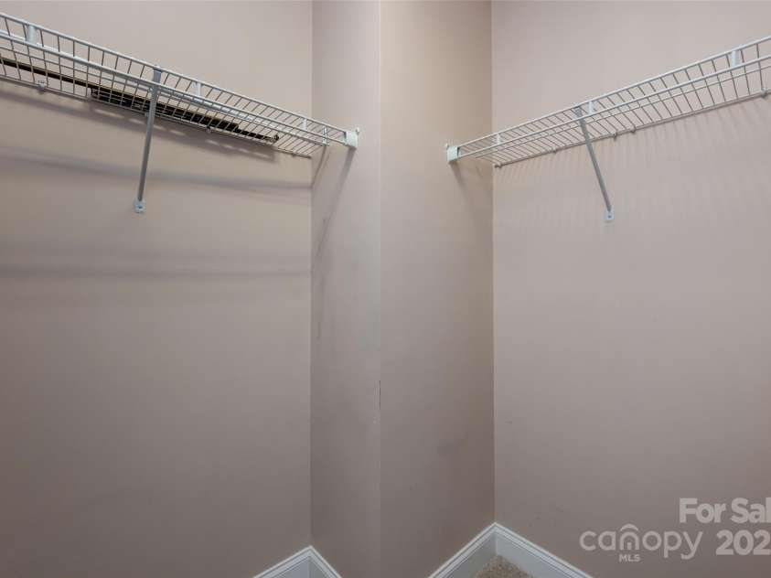 10125 Loch Lomond Drive, Charlotte, NC 28278.  MLS# CAR4241005, YatesRealty ID 15754. 