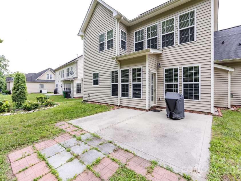 10125 Loch Lomond Drive, Charlotte, NC 28278.  MLS# CAR4241005, YatesRealty ID 15754. 