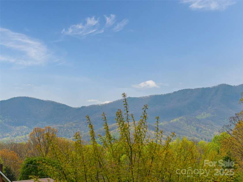 19 Tudor Way, Black Mountain, NC 28711.  MLS# CAR4248012, YatesRealty ID 15755. 