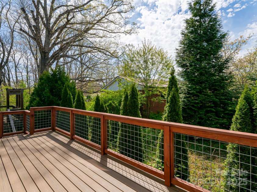 19 Tudor Way, Black Mountain, NC 28711.  MLS# CAR4248012, YatesRealty ID 15755. 