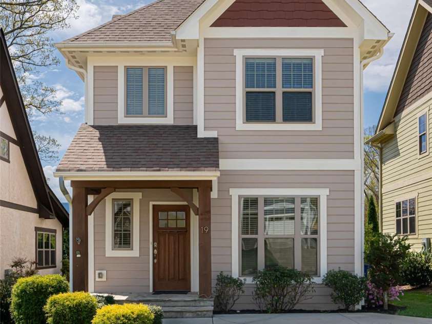 19 Tudor Way, Black Mountain, NC 28711.  MLS# CAR4248012, YatesRealty ID 15755. 