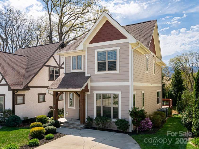 19 Tudor Way, Black Mountain, NC 28711.  MLS# CAR4248012, YatesRealty ID 15755. 