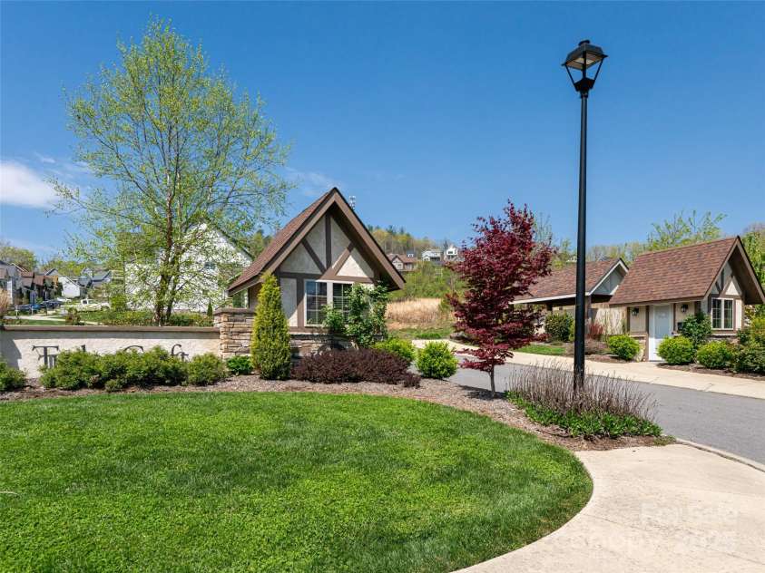 19 Tudor Way, Black Mountain, NC 28711.  MLS# CAR4248012, YatesRealty ID 15755. 