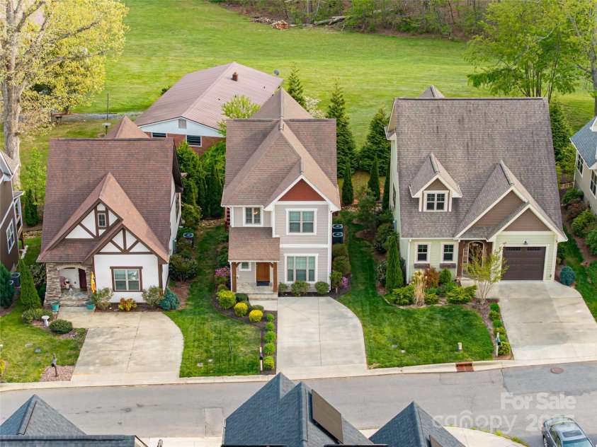 19 Tudor Way, Black Mountain, NC 28711.  MLS# CAR4248012, YatesRealty ID 15755. 
