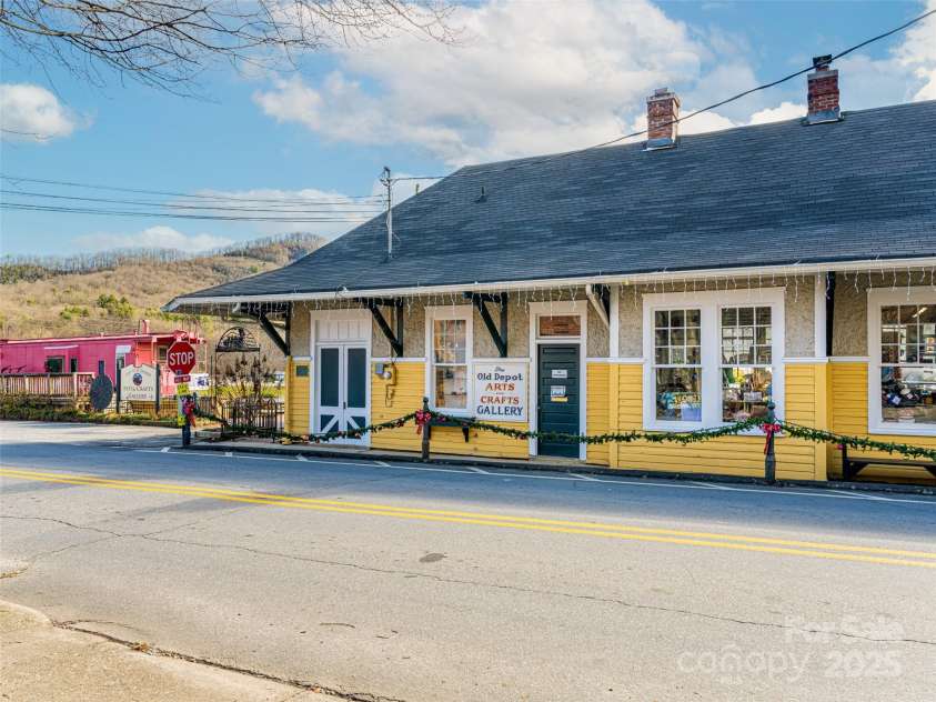 19 Tudor Way, Black Mountain, NC 28711.  MLS# CAR4248012, YatesRealty ID 15755. Black Mountain