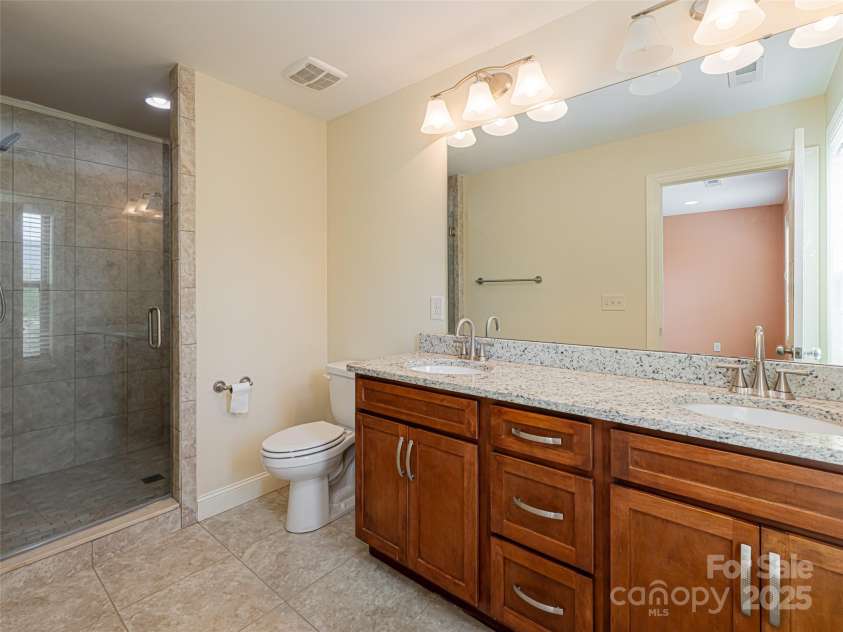 19 Tudor Way, Black Mountain, NC 28711.  MLS# CAR4248012, YatesRealty ID 15755. Primary Ensuite Bath