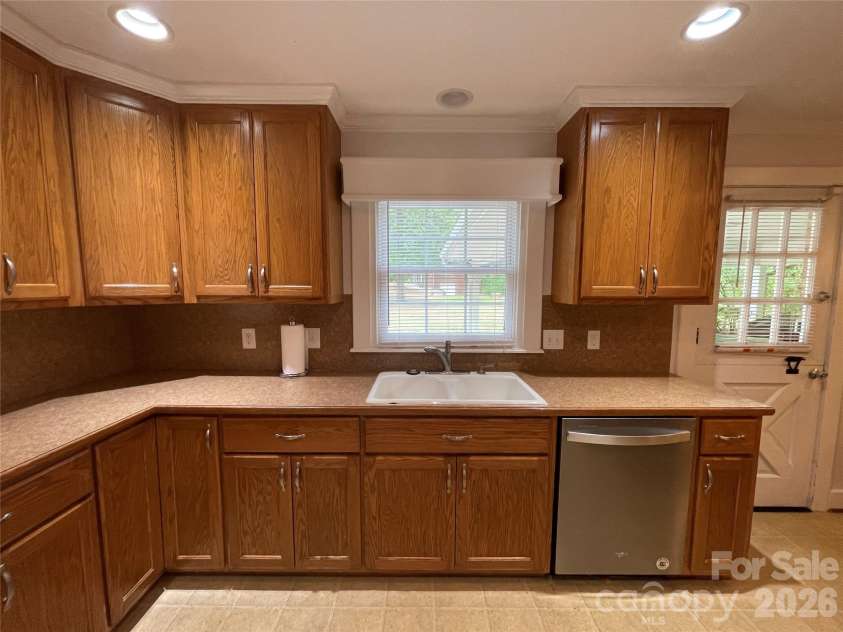 507 Meadowrock Drive, Albemarle, NC 28001.  MLS# CAR4372117, YatesRealty ID 15756. 