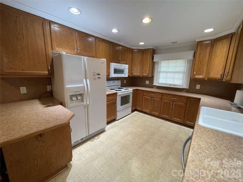 507 Meadowrock Drive, Albemarle, NC 28001.  MLS# CAR4372117, YatesRealty ID 15756. 