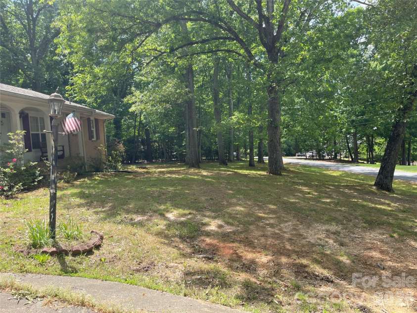 507 Meadowrock Drive, Albemarle, NC 28001.  MLS# CAR4372117, YatesRealty ID 15756. 