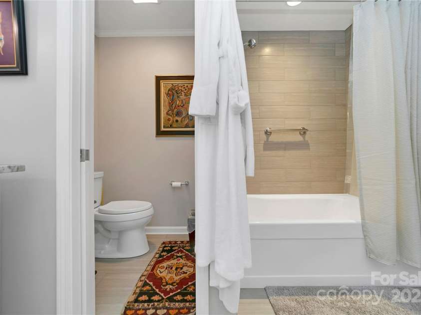 95 Ridgewood Place, Brevard, NC 28712.  MLS# CAR4235574, YatesRealty ID 15757. 