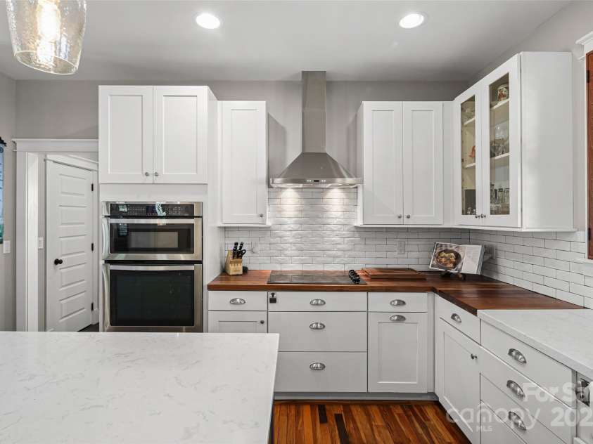 106 4th Street, Black Mountain, NC 28711.  MLS# CAR4252356, YatesRealty ID 15758. 