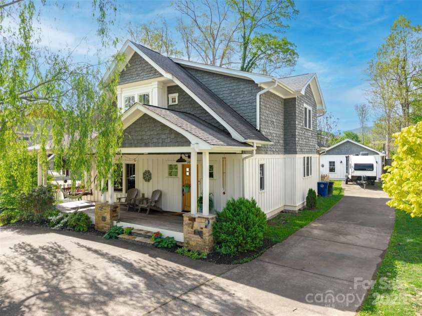 106 4th Street, Black Mountain, NC 28711.  MLS# CAR4252356, YatesRealty ID 15758. Front Street View