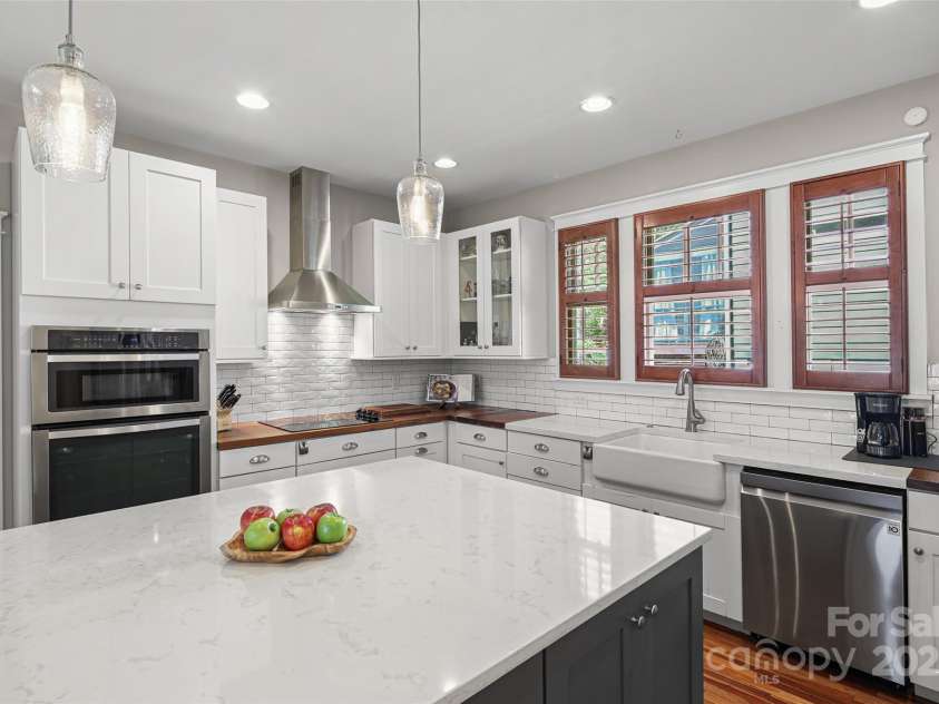 106 4th Street, Black Mountain, NC 28711.  MLS# CAR4252356, YatesRealty ID 15758. Kitchen