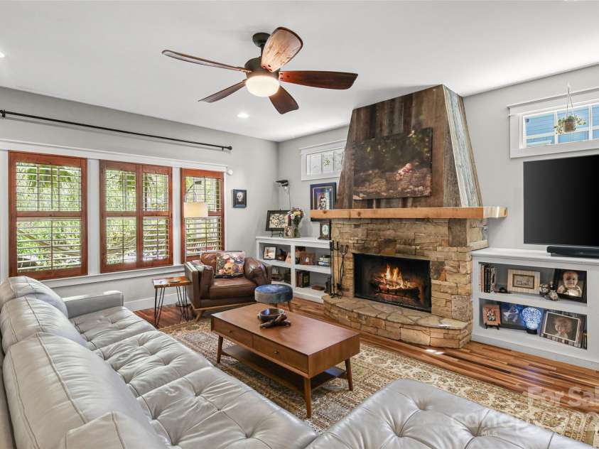 106 4th Street, Black Mountain, NC 28711.  MLS# CAR4252356, YatesRealty ID 15758. Living on Main