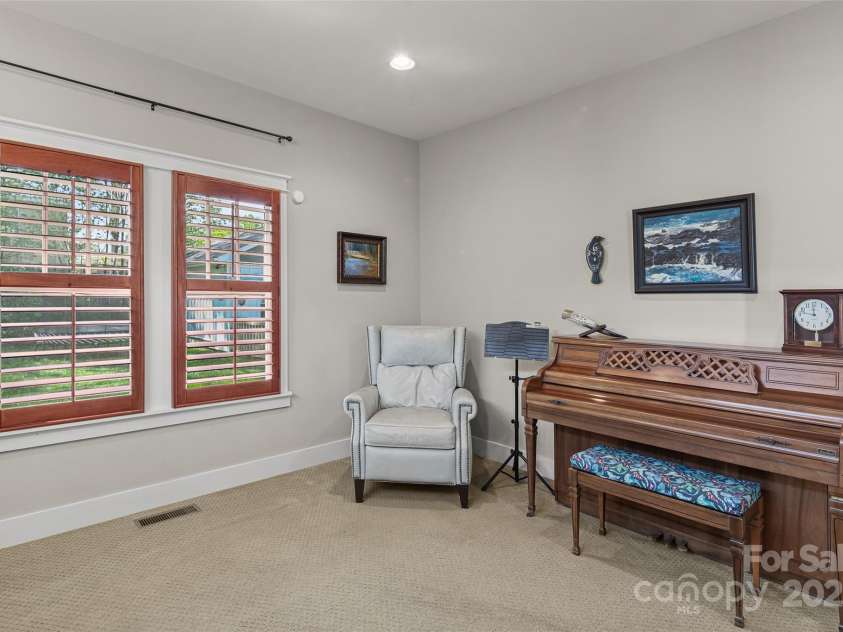 106 4th Street, Black Mountain, NC 28711.  MLS# CAR4252356, YatesRealty ID 15758. Office on Main