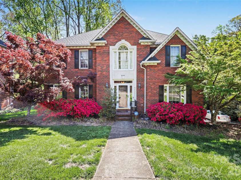 5005 Mayberry Lane, Winston Salem, NC 27106.  MLS# CAR4365094, YatesRealty ID 15759. 