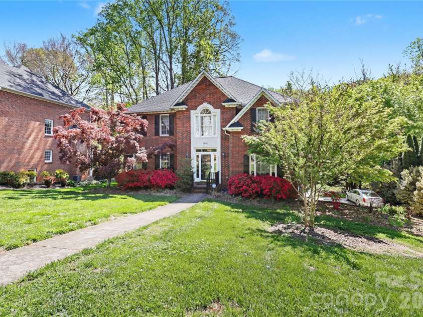 5005 Mayberry Lane, Winston Salem, NC 27106.  MLS# CAR4365094, YatesRealty ID 15759. 