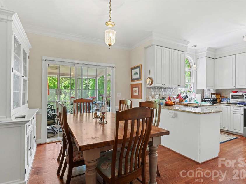 5005 Mayberry Lane, Winston Salem, NC 27106.  MLS# CAR4365094, YatesRealty ID 15759. 