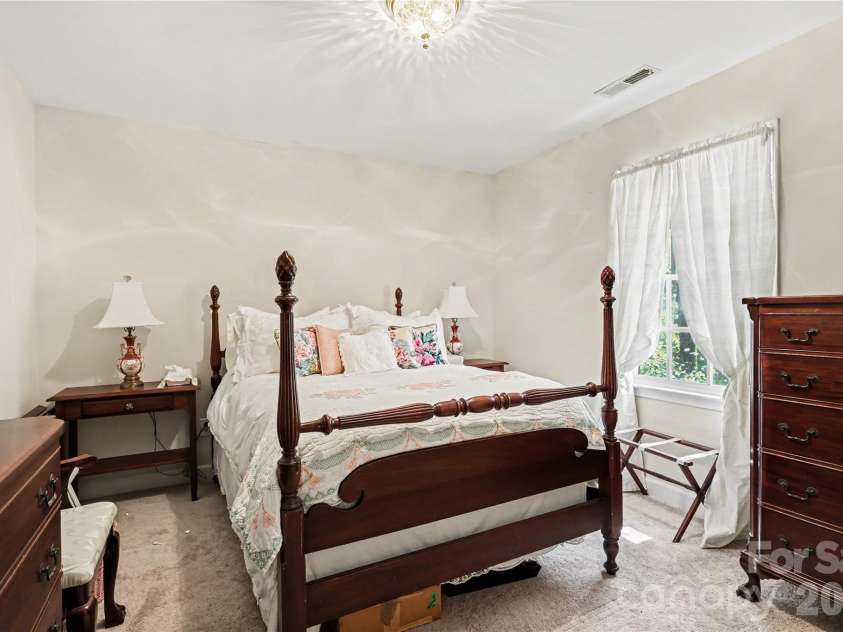 5005 Mayberry Lane, Winston Salem, NC 27106.  MLS# CAR4365094, YatesRealty ID 15759. 