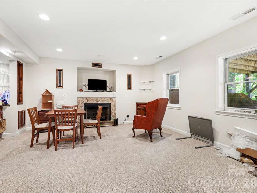 5005 Mayberry Lane, Winston Salem, NC 27106.  MLS# CAR4365094, YatesRealty ID 15759. 
