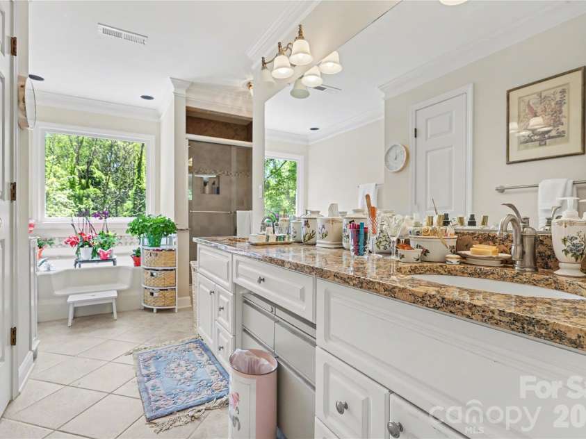 5005 Mayberry Lane, Winston Salem, NC 27106.  MLS# CAR4365094, YatesRealty ID 15759. 