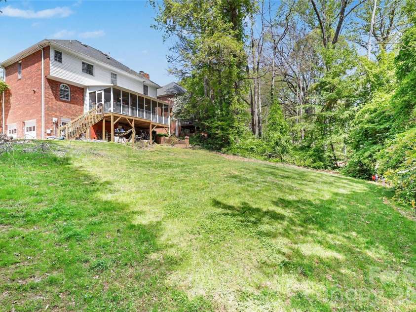 5005 Mayberry Lane, Winston Salem, NC 27106.  MLS# CAR4365094, YatesRealty ID 15759. 