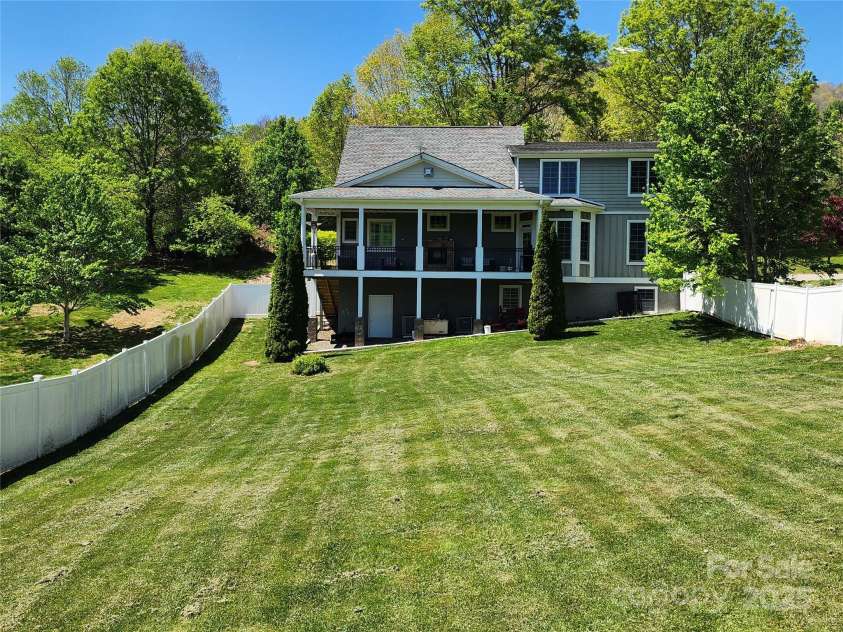 521 Hobson Road, Bakersville, NC 28705.  MLS# CAR4252389, YatesRealty ID 15759. 