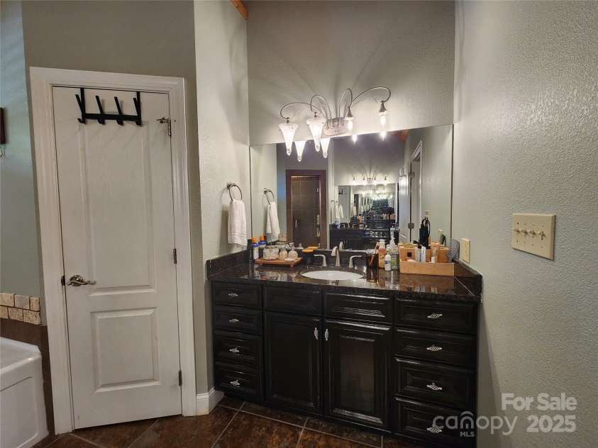 521 Hobson Road, Bakersville, NC 28705.  MLS# CAR4252389, YatesRealty ID 15759. 