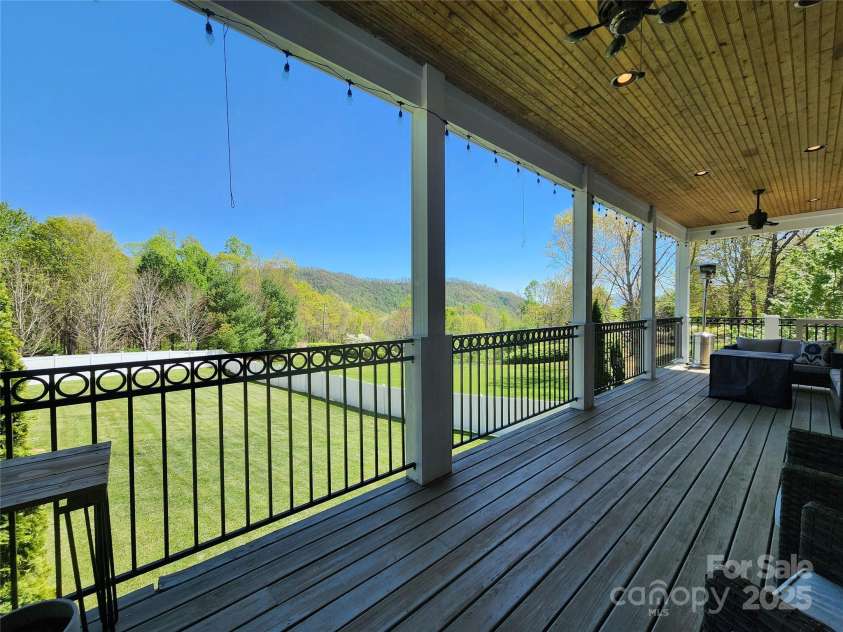 521 Hobson Road, Bakersville, NC 28705.  MLS# CAR4252389, YatesRealty ID 15759. 