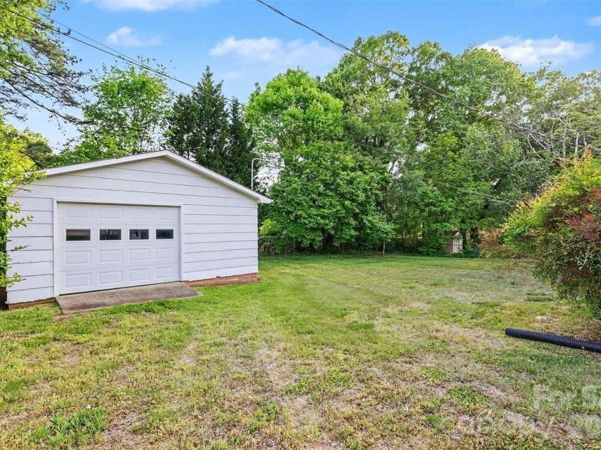 1209 Arbor Drive, Salisbury, NC 28144.  MLS# CAR4371444, YatesRealty ID 15760. Detached garage