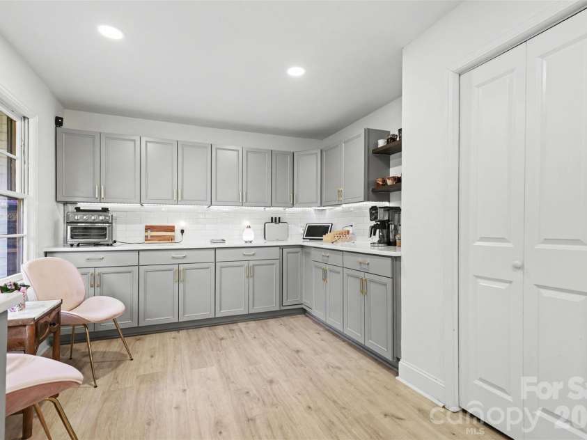 1209 Arbor Drive, Salisbury, NC 28144.  MLS# CAR4371444, YatesRealty ID 15760. Great storage and added kitchen space