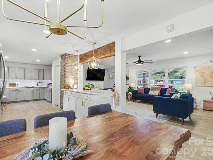 1209 Arbor Drive, Salisbury, NC 28144.  MLS# CAR4371444, YatesRealty ID 15760. Luxorious Kitchen