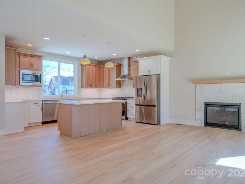 96 Craggy Avenue, Asheville, NC 28806.  MLS# CAR4240710, YatesRealty ID 15760. 